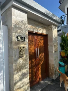 Entrance Vl 005 03